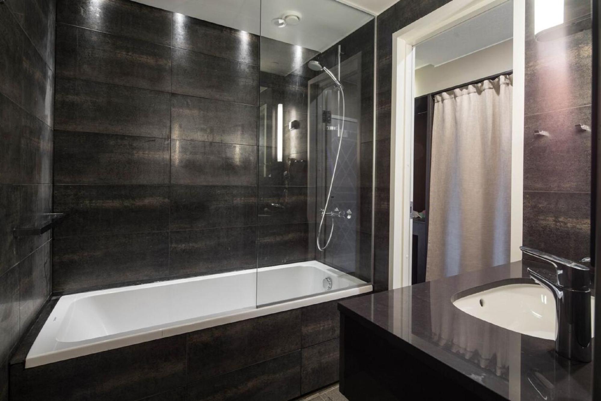 Northern Comfort Twin Room with Bath